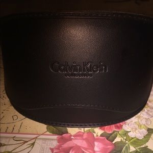 Calvin Klein X Large Sunglass Case & Cloth